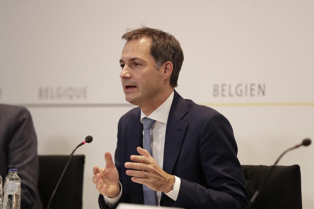 Le 23 octobre à 9h, le Premier Ministre Alexander De Croo a fait des annonces qui n'ont pas convaincu les communautés. Plus tard dans la journée, les régions wallonne et bruxelloise ont fait des annonces à leur tour, dépassant celles du gouvernement fédéral.
